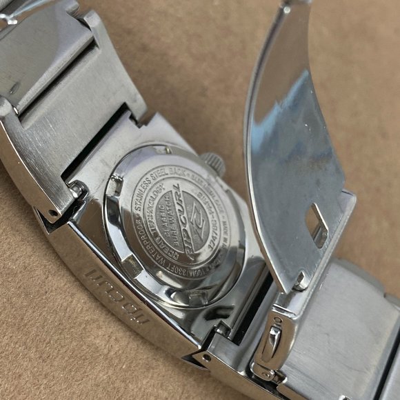 Vintage Ladies Rip Curl Watch Silver Tone Bracelet - Picture 4 of 8